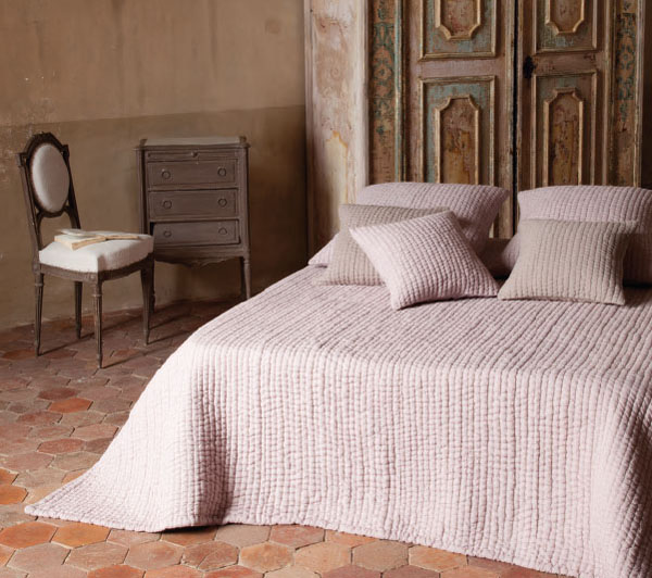 Provencal Boutis bed cover, bedspread (AMBIANCE. 9 colors) Provencal Boutis bed cover, bedspread (AMBIANCE. 9 colors)